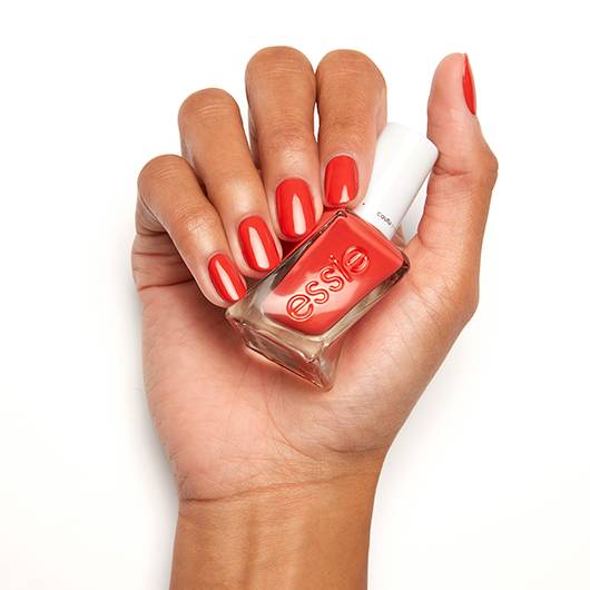 ESSIE-gel-couture-style-stunner-on-hand-2_png.jpg