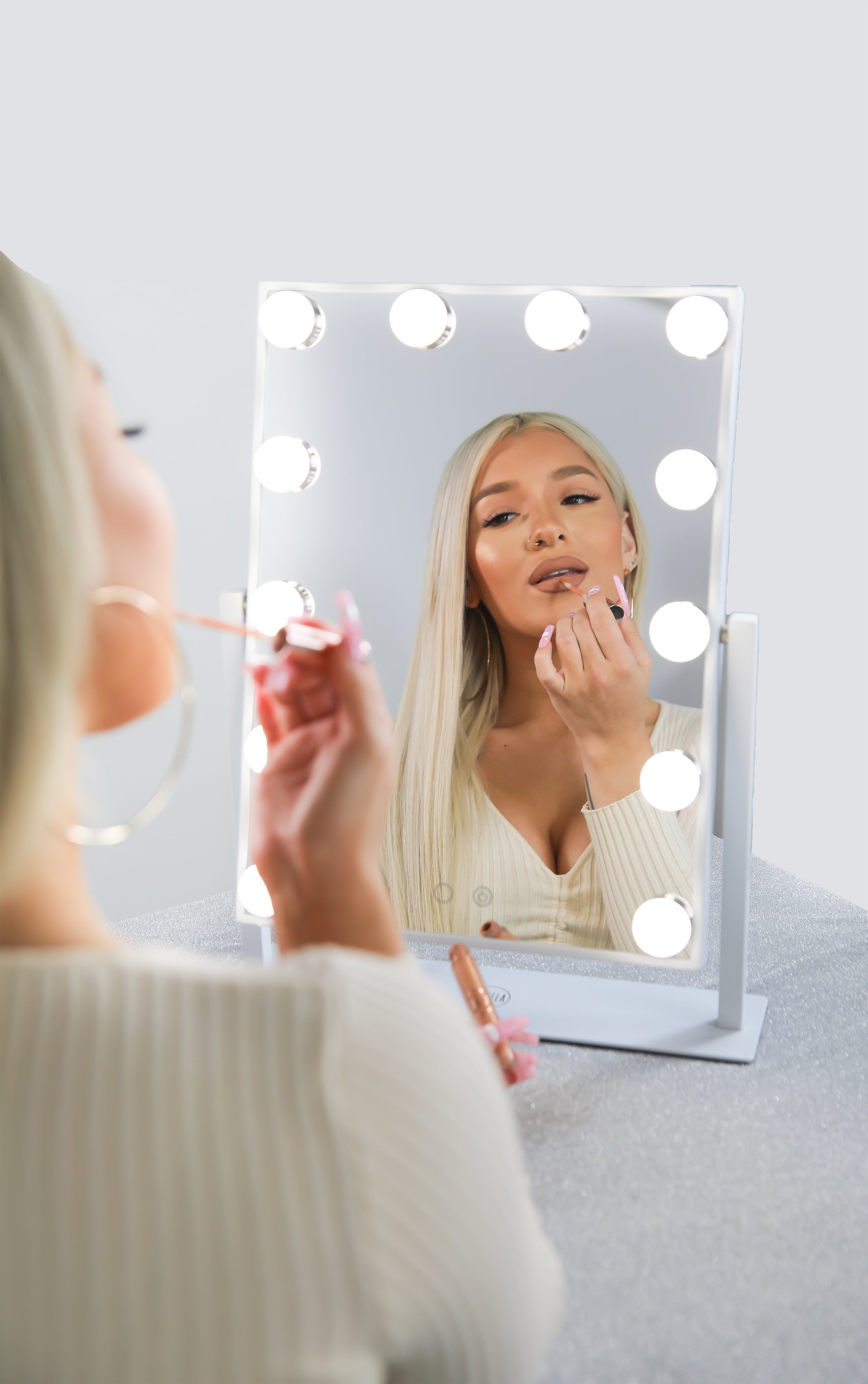 Lurella Cosmetics - 12 Bulb Vanity Mirror White