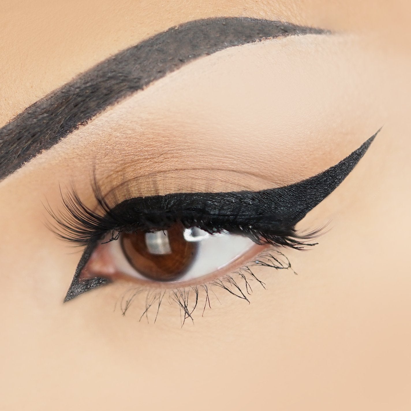 Eyeliner_1800x1800_216487b1-371e-4ae1-8e97-8a3169cf9444.jpg